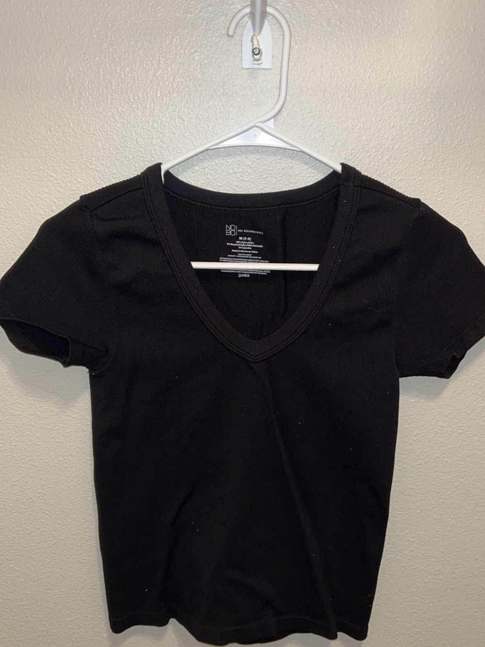 No Boundaries Black V-Neck Short Sleeve Tee - Classic Fit